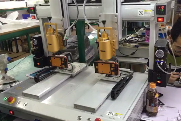 点胶机在手机生产行业中的应用